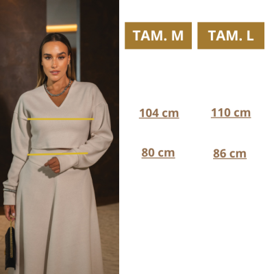 Mulher com conjunto bege de malha, medidas tamanho M e L indicadas