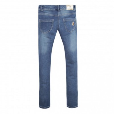 Calças de ganga azuis vistas por trás, com bolso decorado e etiqueta na cintura