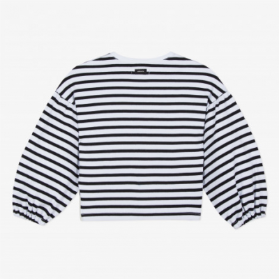 Camisola feminina às riscas brancas e pretas com mangas balão e decote redondo