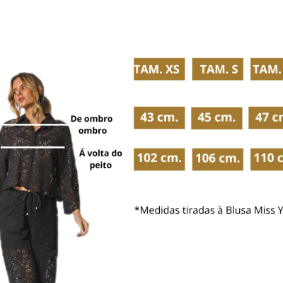 Mulher com conjunto rendado preto e tabela de medidas para tamanhos XS, S e M.
