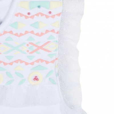 Vestido ou camisa branca com padrão geométrico colorido e detalhes em renda