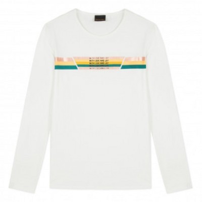 Camisola branca de manga comprida com riscas coloridas e texto no peito