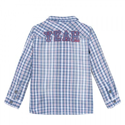 Camisa xadrez azul e branca para criança com texto YEAH nas costas