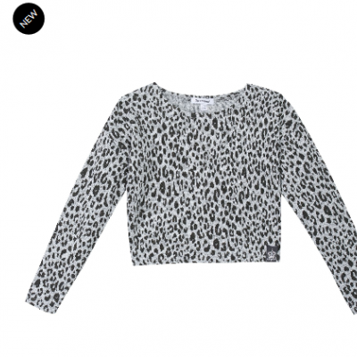 Top cropped manga comprida com padrão animal print cinza e preto