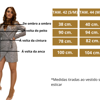 Mulher com vestido cinzento xadrez e tabela de medidas