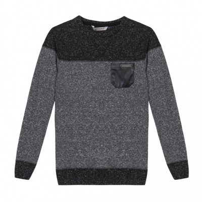Camisola de malha cinza e preta com bolso no peito