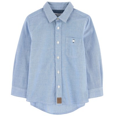 Camisa de criança azul clara com bolso e botões brancos