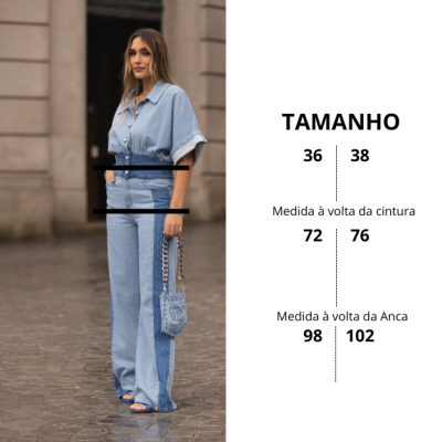 Mulher vestindo camisa azul clara e calças de ganga azul de dois tons com bolsa pendurada e sandálias azuis em rua urbana