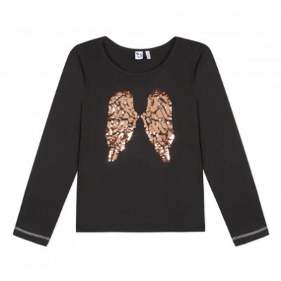 camisola preta com asas em lantejoulas douradas na frente