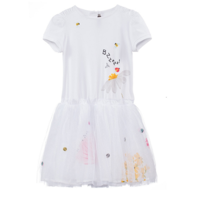 Vestido infantil branco com estampa de abelhas e flores, texto Bzzz!, saia de tule
