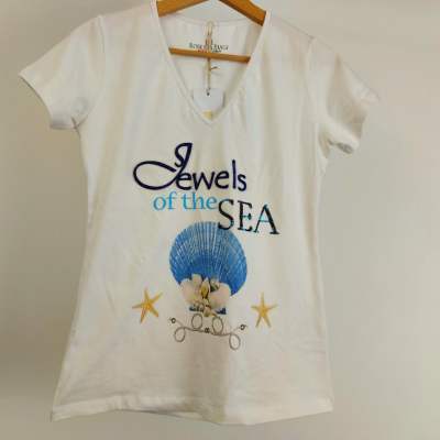 T-shirt branca com estampa 'Jewels of the SEA', concha azul e estrelas do mar