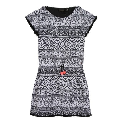 Vestido curto preto e branco com padrão geométrico e cordão na cintura