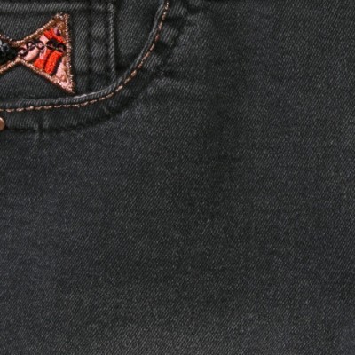 Tecido preto com bolso e bordado colorido