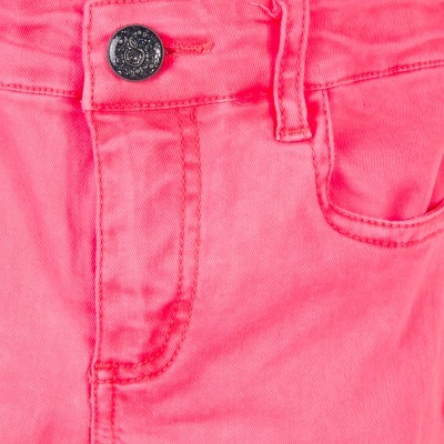 Calças rosa com botão metálico prateado e bolso frontal