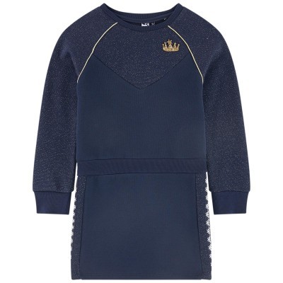 Vestido infantil azul com mangas longas, coroa dourada bordada no peito e linhas douradas no decote.