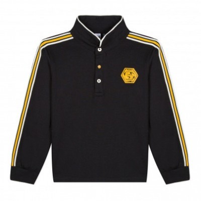 Camisola preta de manga comprida com gola alta e faixas amarelas e brancas nas mangas