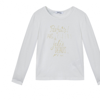 Camisola branca de manga comprida com texto dourado para criança