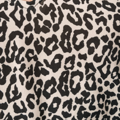 Vestido ou blusa com padrão de pele de leopardo preto e branco
