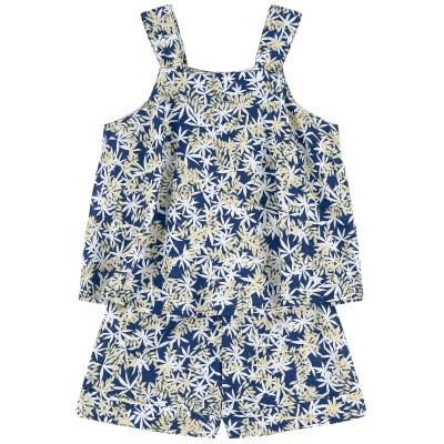 Conjunto feminino com blusa e calções azuis com padrão floral branco e bege