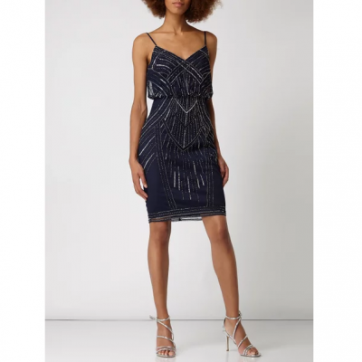 Vestido justo azul escuro com franjas brilhosas e alças finas