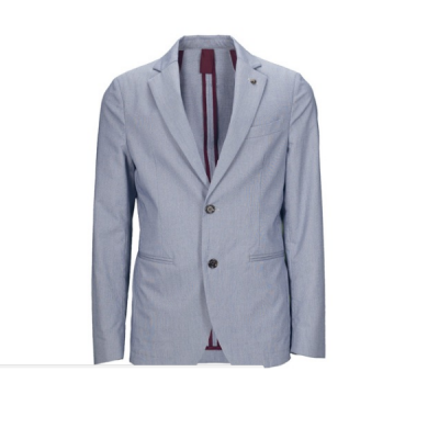 Blazer masculino azul claro com padrão fino e botões frontais