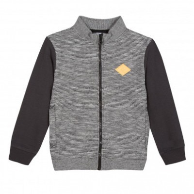 Casaco de criança com fecho zip, mangas pretas e corpo cinzento riscado com emblema amarelo