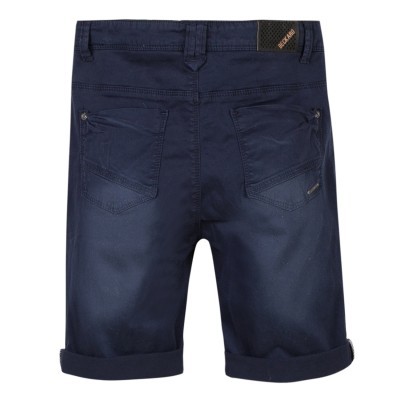 Calções masculinos azul-escuro com bolsos traseiros e bainha virada