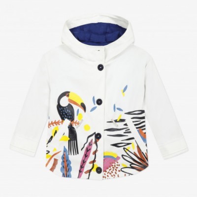 Casaco branco para criança com capuz azul e estampa de tucano colorida