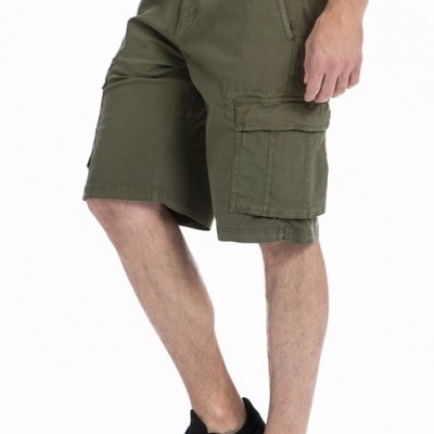 Calções cargo verdes de algodão com bolsos e etiqueta branca