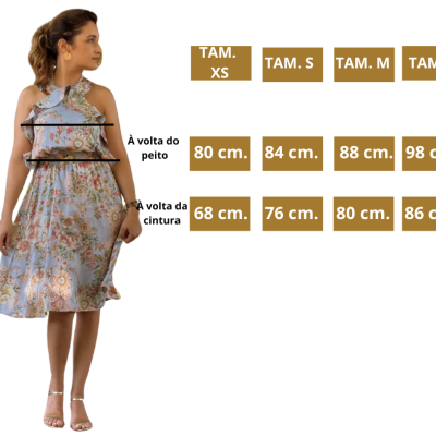 Mulher com vestido azul floral e tabelas de tamanhos para peito e cintura.
