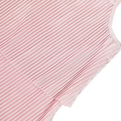 tecido rosa com riscas brancas verticais, material transparente e texturizado