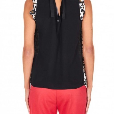 Top feminino preto com detalhes animal print e fita preta atrás no pescoço