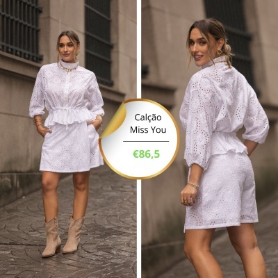 Conjunto branco bordado feminino com camisa e calção, usado com botas bege