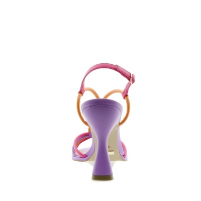 Sandália de salto alto colorida vista de trás