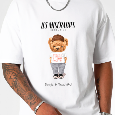 T-shirt branca com estampa de urso de peluche e texto LES MISÉRABLES EXCLUSIVE