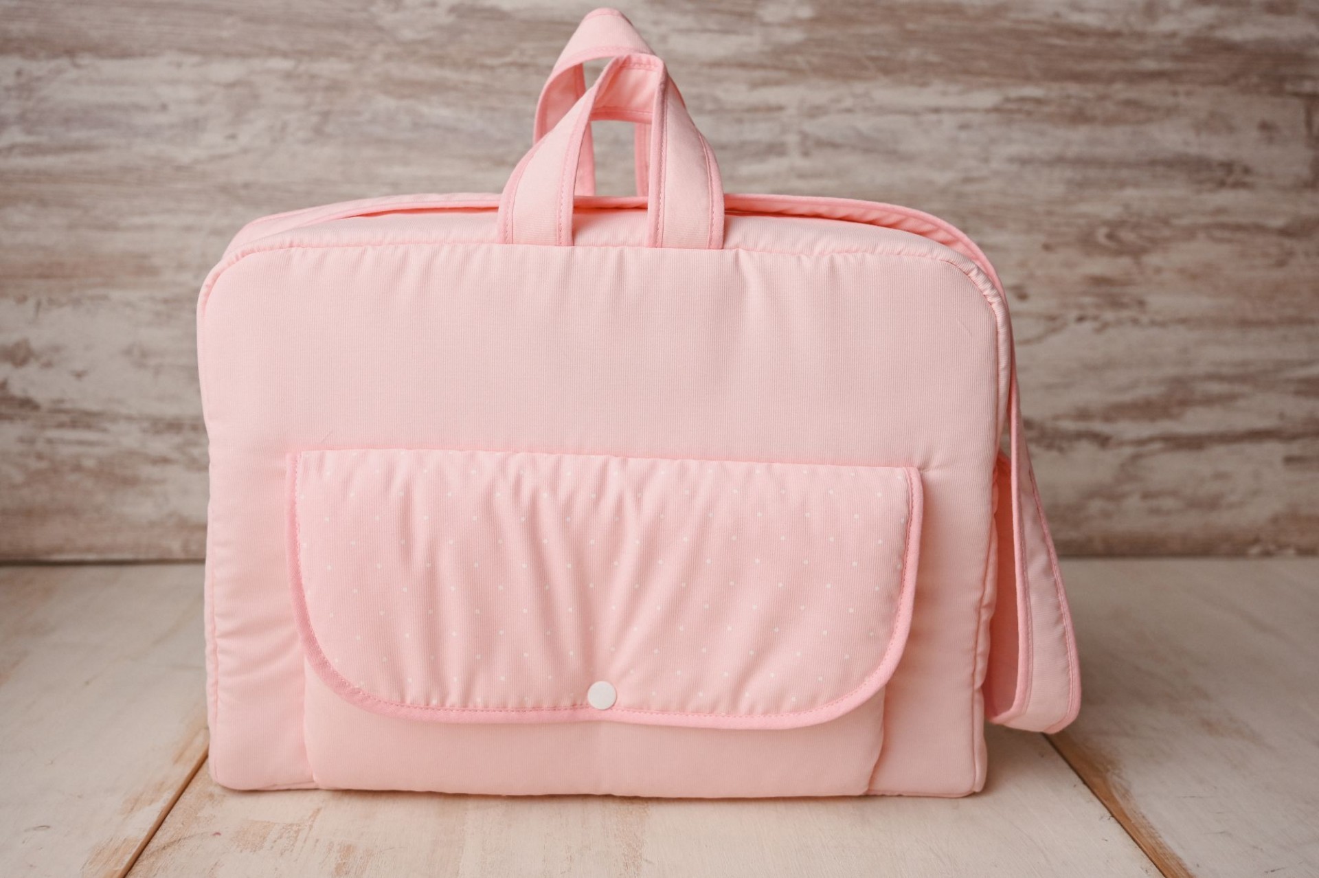 Mala de maternidade Mala cor de rosa acolchoada com bolso frontal e alças pequenas