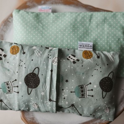 sacos térmicos de decoração verde claro com padrões de pontos e planetas