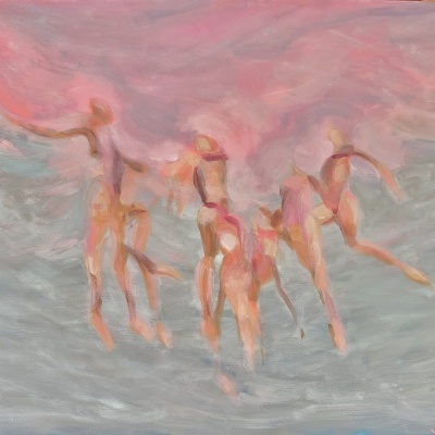 Pintura a óleo de cinco figuras humanas abstratas em tons rosa e laranja sobre fundo cinzento e rosa