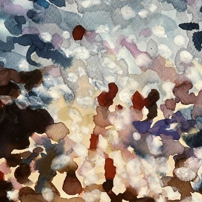 Pintura abstrata em tons de castanho, bege, branco, azul, cinza e roxo