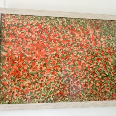 Quadro decorativo com pintura abstrata em tons de vermelho, laranja e verde
