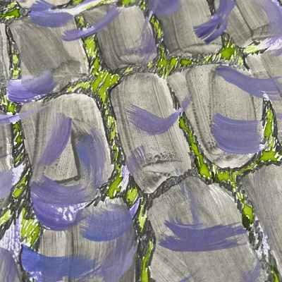 Pintura abstrata cinza, roxo e verde com texturas visíveis