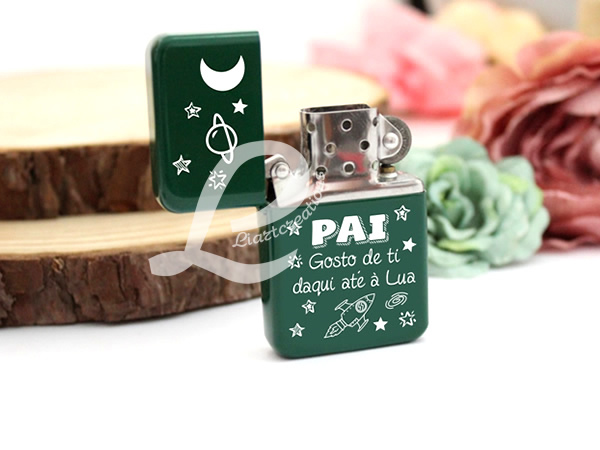 Isqueiro Recarregável Personalizado "Pai gosto de ti daqui até à Lua" Isqueiro Recarregável Personalizado "Pai gosto de ti daqui até à Lua"