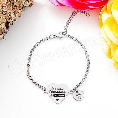 Pulseira em corrente com coração personalizado.