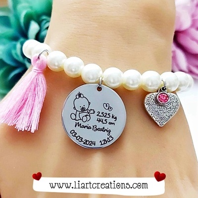 Pulseira Elástica de Pérolas c/ Medalha Personalizada Dados de Nascimento