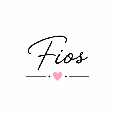 Texto Fios com coração rosa e linhas horizontais pretas num fundo branco