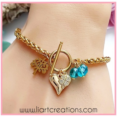 Pulseira dourada com cristais + coração + trevo + árvore da vida