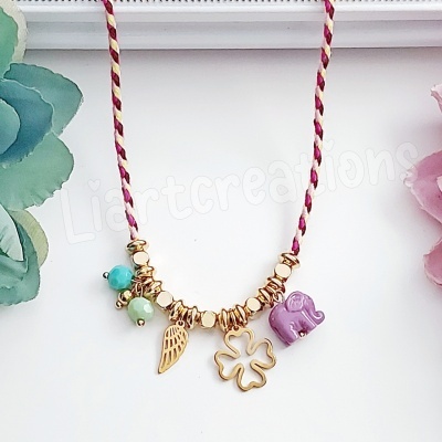 Fio em cordão ajustável com amuletos