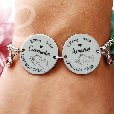Pulseira em corrente com gravação de dados de nascimento de 2 bebés
