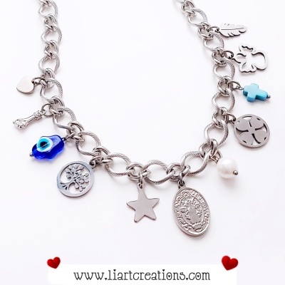 Colar em corrente grossa com amuletos e medalha de S. Bento