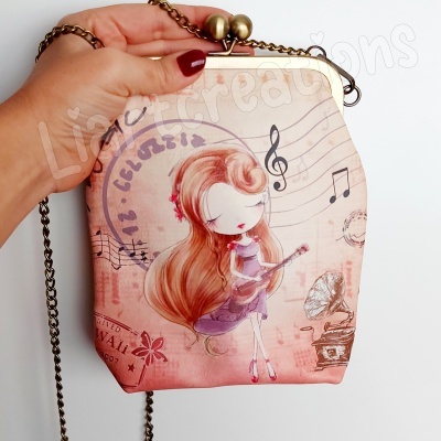 Mala rosa a tira colo com alça em corrente